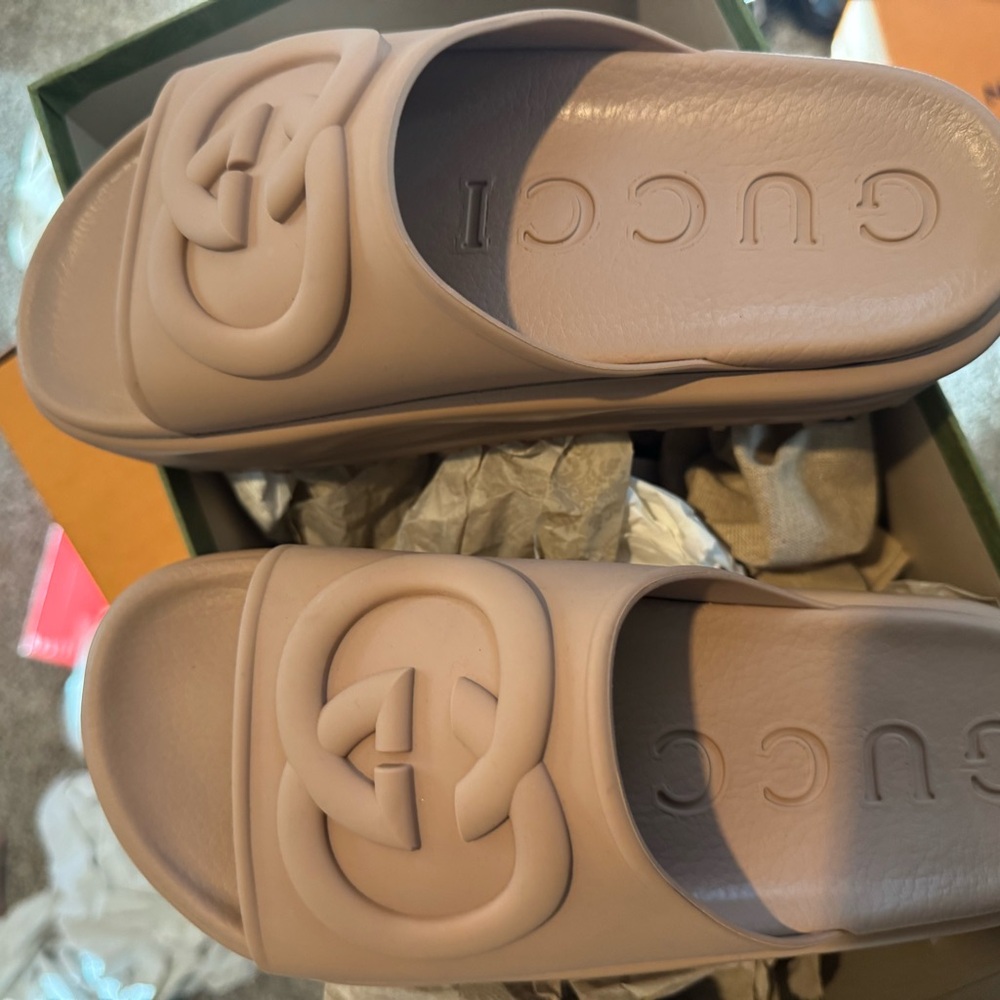 Gucci Tan Rubber Platform Slide Sandals - Picture 3 of 8